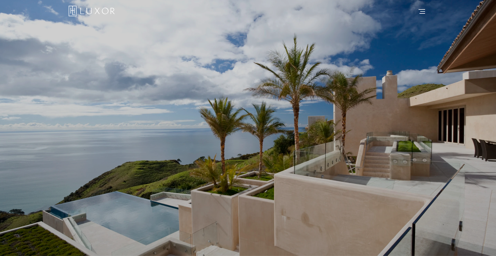 A view of a house with a pool on a cliff next to the sea, is shown on Luxor Constructio's homepage.
